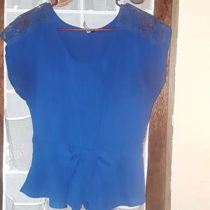 Blue bow in front top